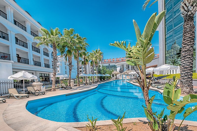 Side Crown Charm Palace 11