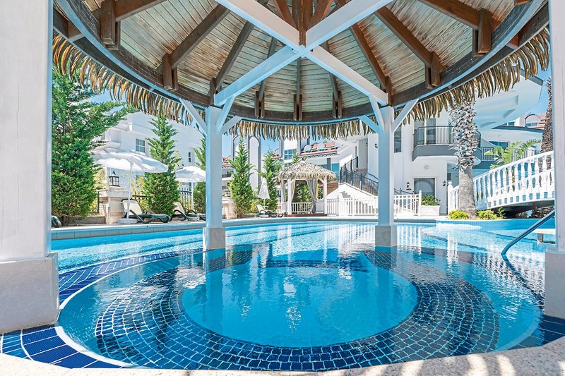 Side Crown Charm Palace 12