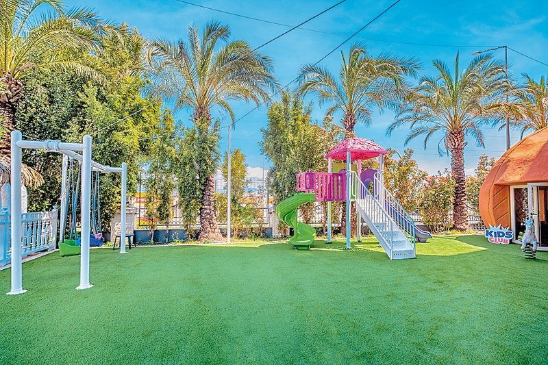 Side Crown Charm Palace 15