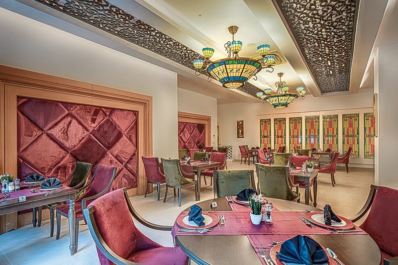 Side Crown Charm Palace 20