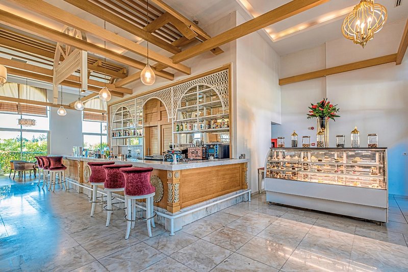 Side Crown Charm Palace 21