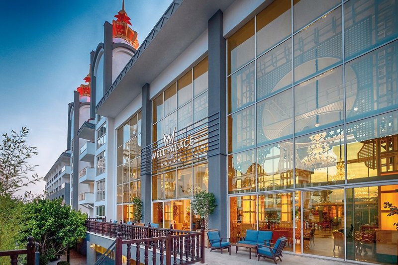 Side Crown Charm Palace 23