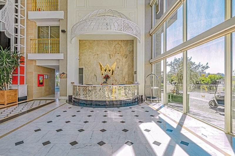 Side Crown Charm Palace 24