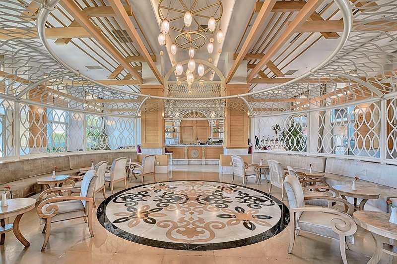 Side Crown Charm Palace 25