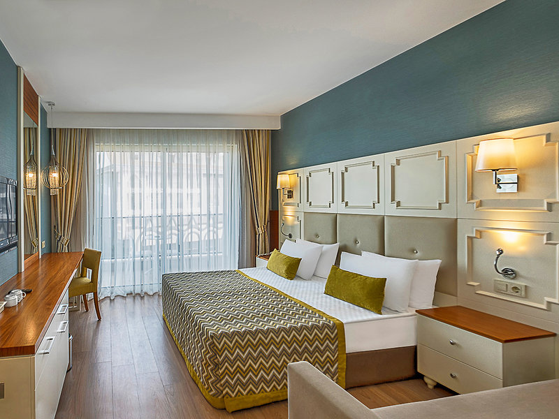 Side Crown Charm Palace 2