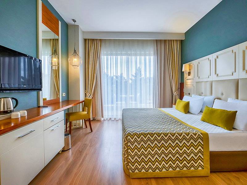 Side Crown Charm Palace 9