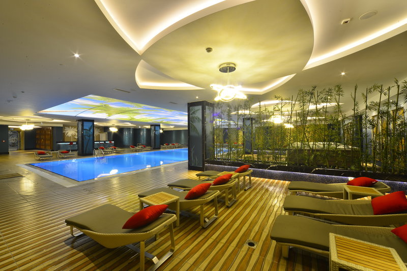 Azura Deluxe Resort & Spa Hotel 33