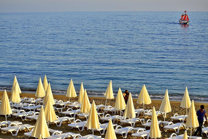 Azura Deluxe Resort & Spa 9 - Beach
