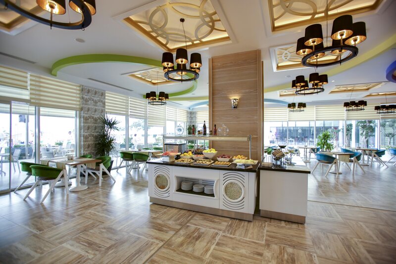 Azura Deluxe Resort & Spa 24 - Restaurant