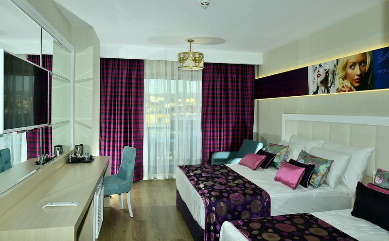 Azura Deluxe Resort & Spa Hotel 14