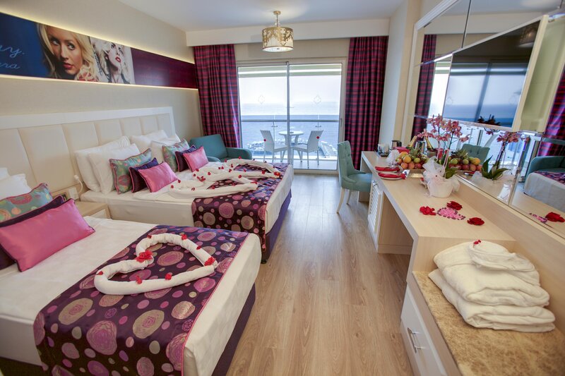 Azura Deluxe Resort & Spa Hotel 11