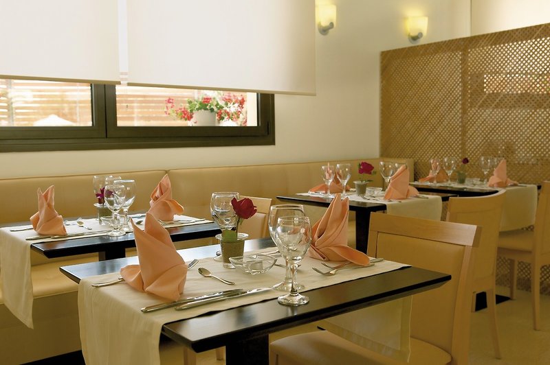 Renaissance Hanioti 2