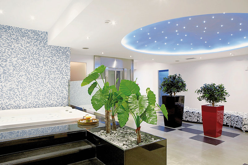 Renaissance Hanioti 15