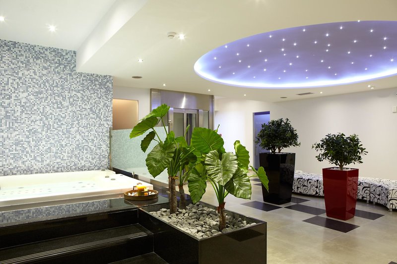 Renaissance Hanioti 13