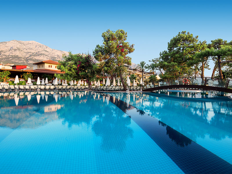 Crystal Aura Beach Resort & Spa 5