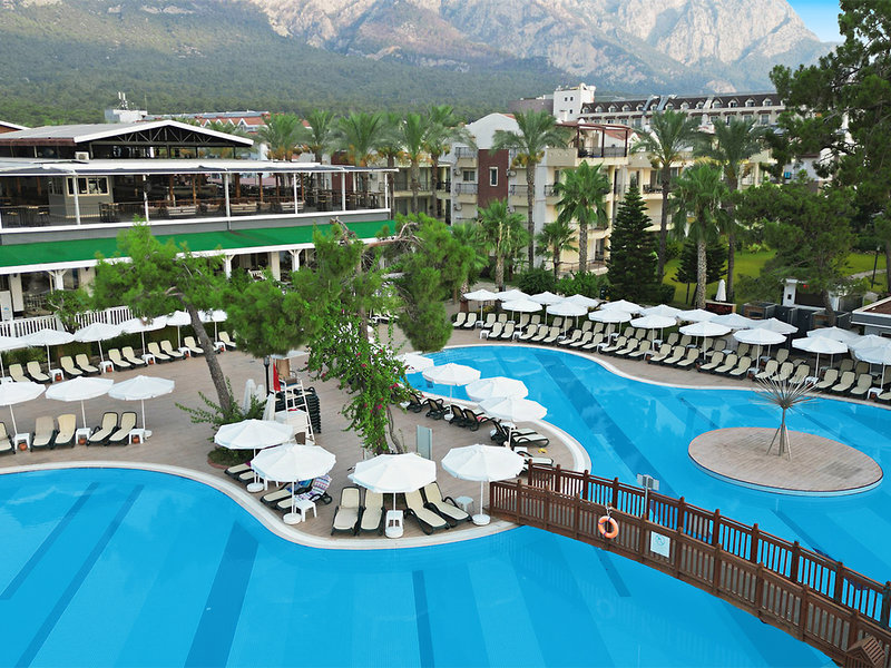 Crystal Aura Beach Resort & Spa 7