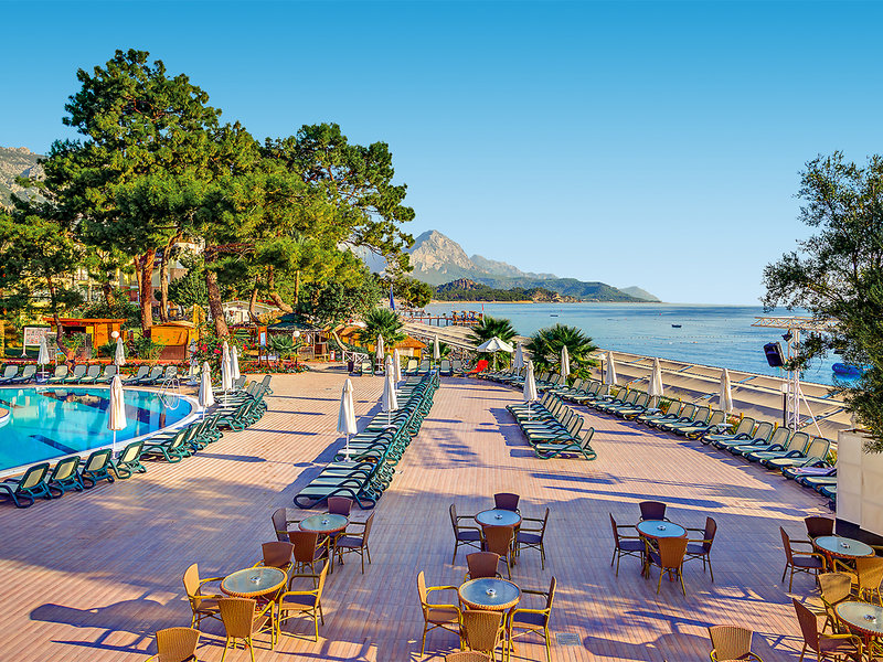 Crystal Aura Beach Resort & Spa 8