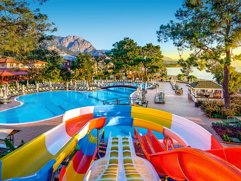 Crystal Aura Beach Resort & Spa 9