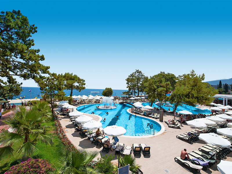 Crystal Aura Beach Resort & Spa 11