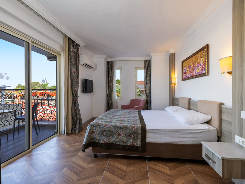 Crystal Aura Beach Resort & Spa 14