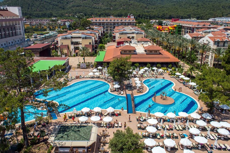 Crystal Aura Beach Resort & Spa 2
