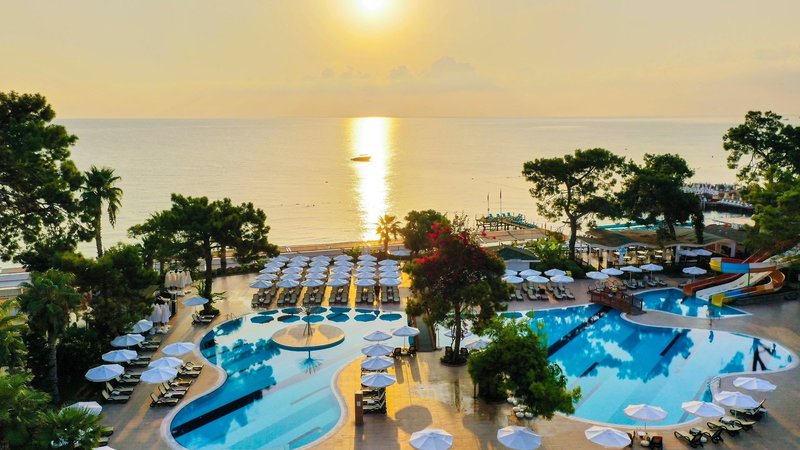 Crystal Aura Beach Resort & Spa 11