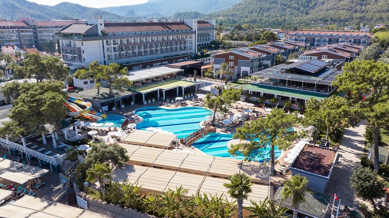 Crystal Aura Beach Resort & Spa 1