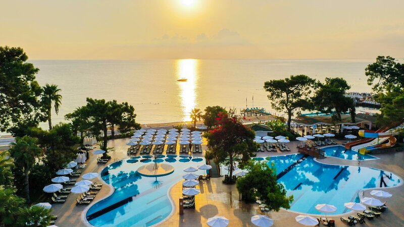 Crystal Aura Beach Resort & Spa 3