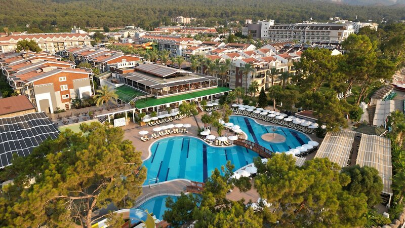 Crystal Aura Beach Resort & Spa 5