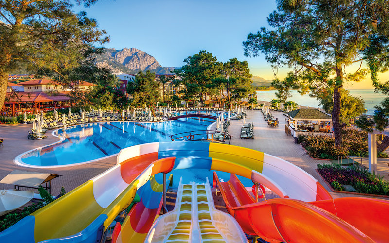 Crystal Aura Beach Resort & Spa 4