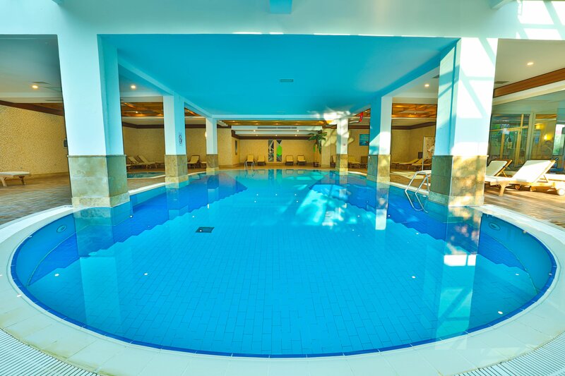 Crystal Aura Beach Resort & Spa 16
