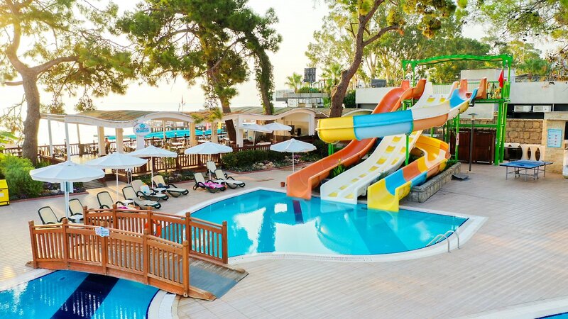 Crystal Aura Beach Resort & Spa 9