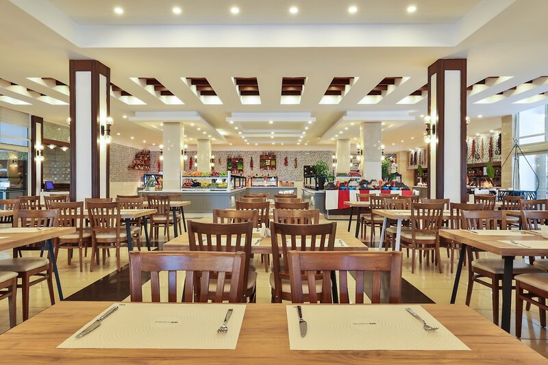 Crystal Aura Beach Resort & Spa 15
