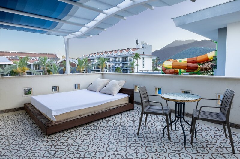 Crystal Aura Beach Resort & Spa 26