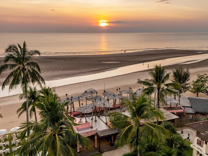COOEE Apsara Beachfront Resort & Villa 11