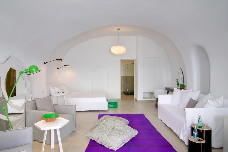Santorini Secret Suites & Spa 10