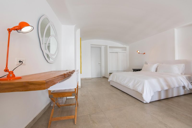 Santorini Secret Suites & Spa 11