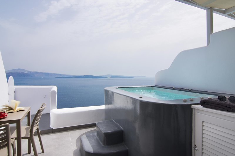 Santorini Secret Suites & Spa 12