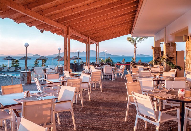 Grand Blue Beach Hotel 12