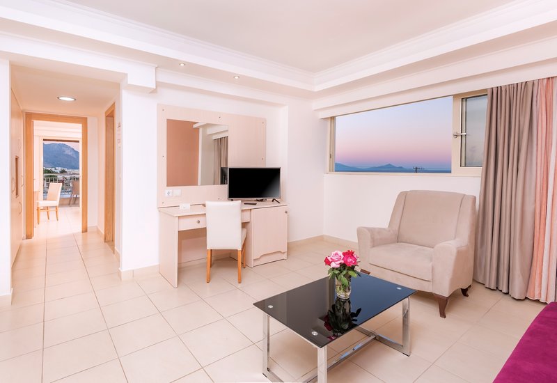 Grand Blue Beach Hotel 10
