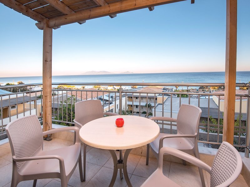 Grand Blue Beach Hotel 5