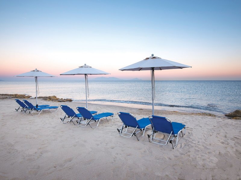 Grand Blue Beach Hotel 9