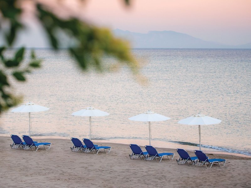 Grand Blue Beach Hotel 10