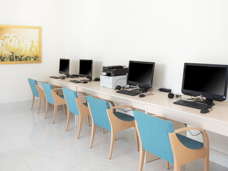 Grand Blue Beach Hotel 36