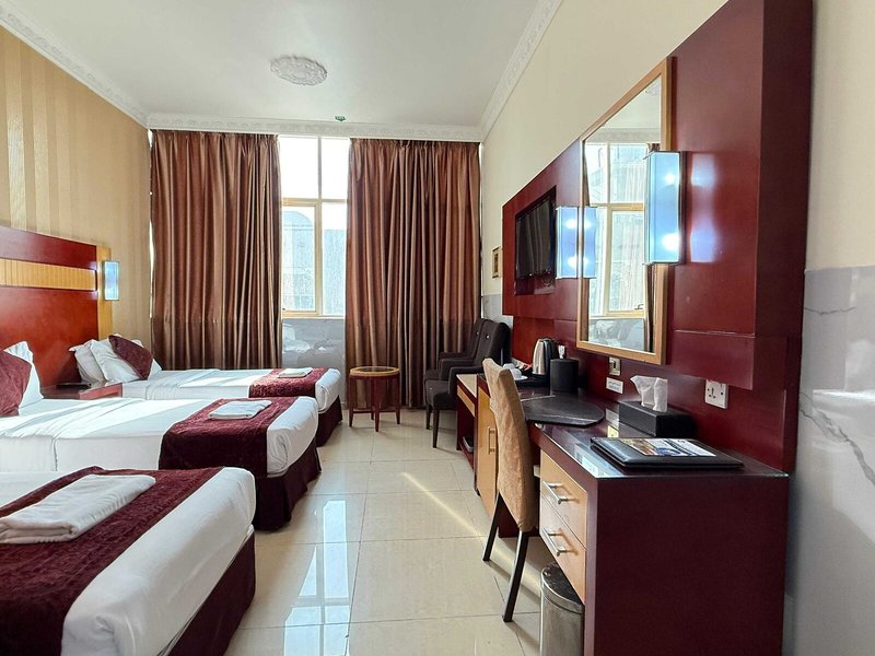 Phoenix Hotel 12