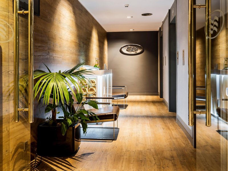 Crowne Plaza Porto 11