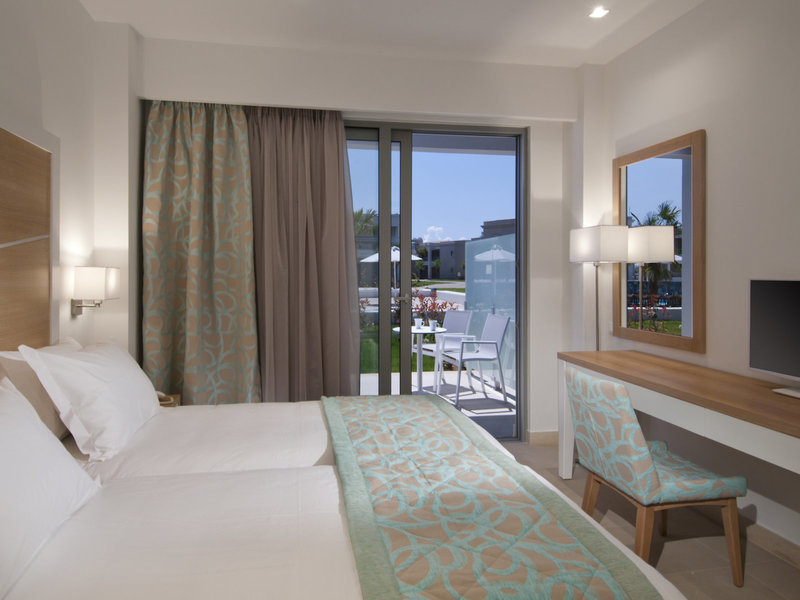 TUI BLUE Lagoon Princess 32