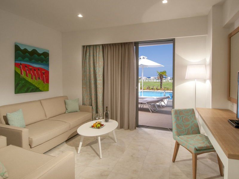 TUI BLUE Lagoon Princess 38