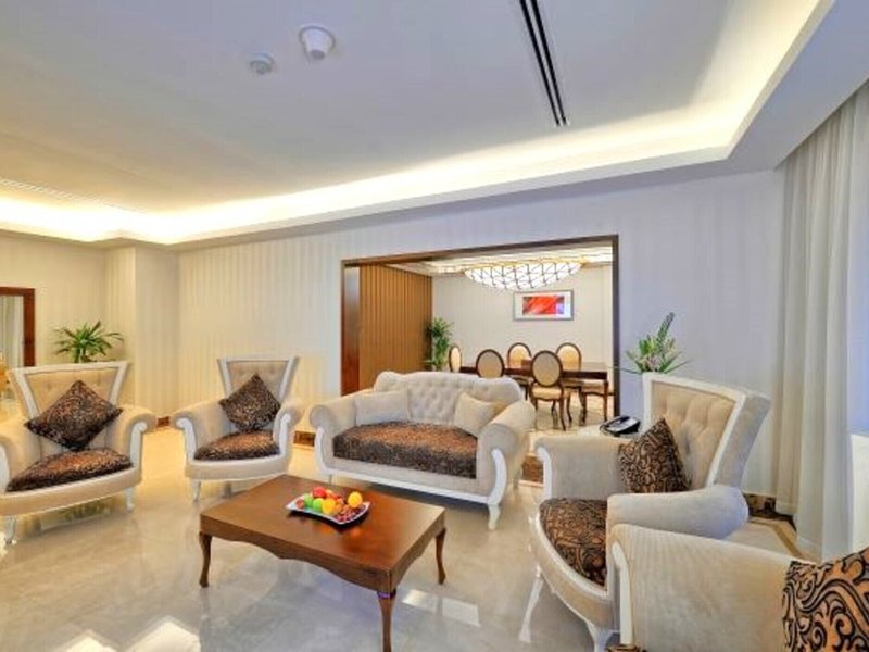 Vintage Grand Hotel 9