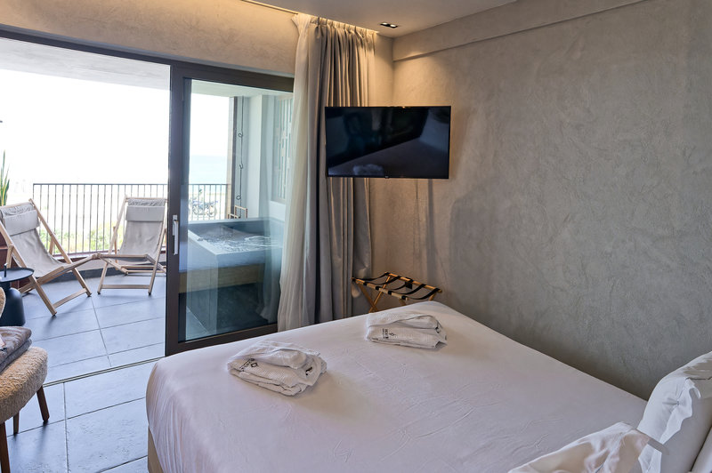 Ikones Seafront Luxury Suites 31